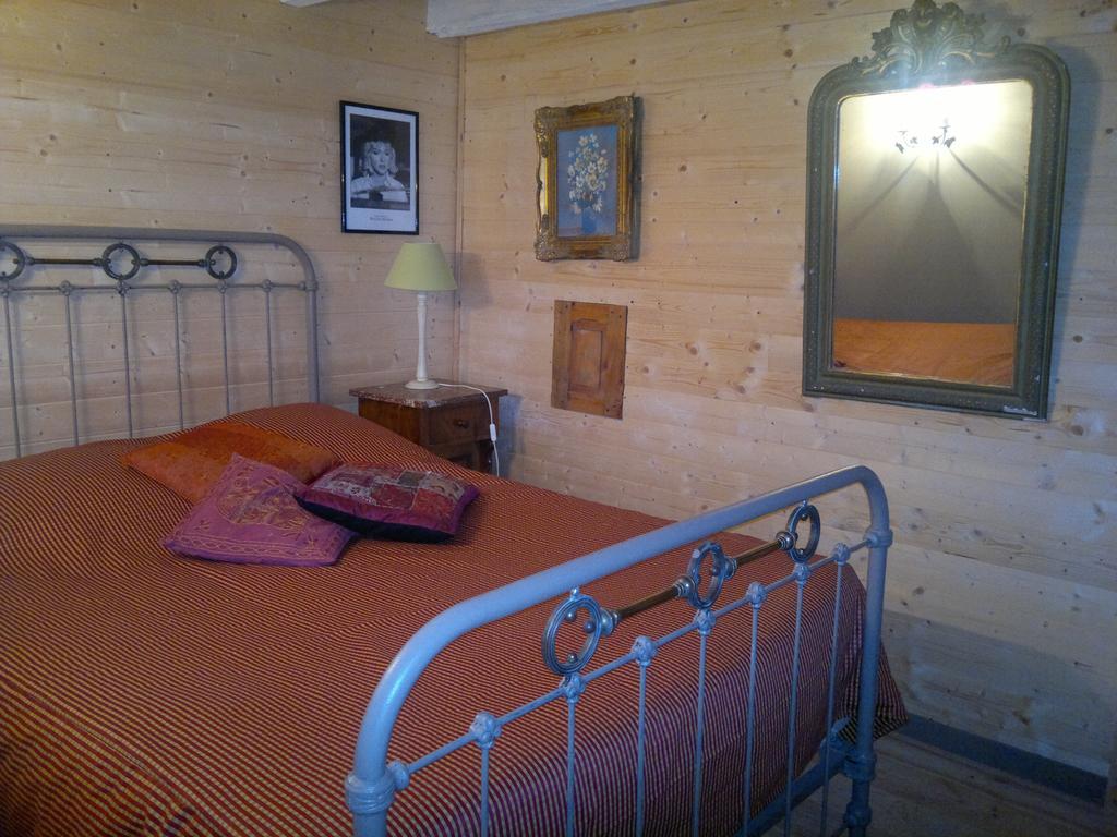 La Rolandiere Faverges-de-la-Tour Номер фото